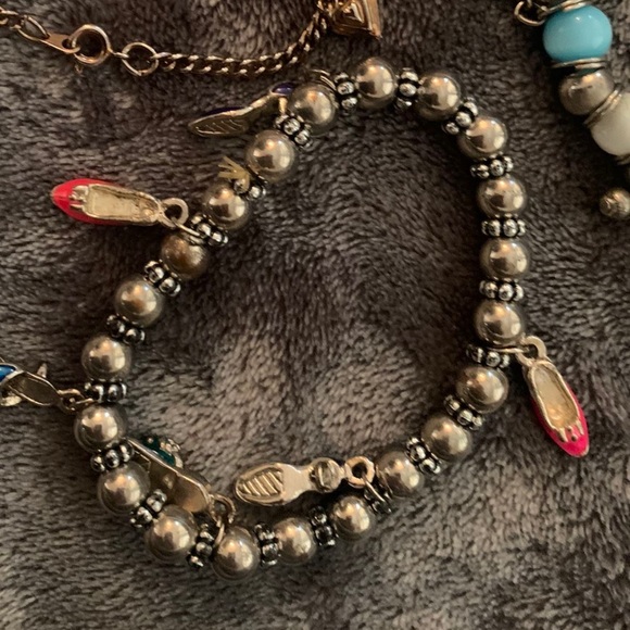 Silver Charm Slipper bracelet - Picture 4 of 7